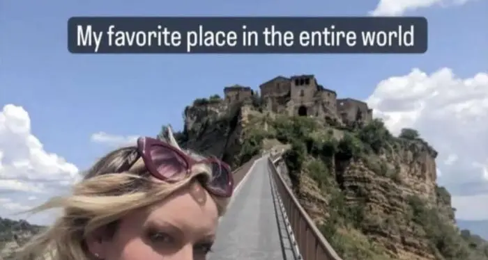 L’attrice hard Stormy Daniels a Civita di Bagnoregio