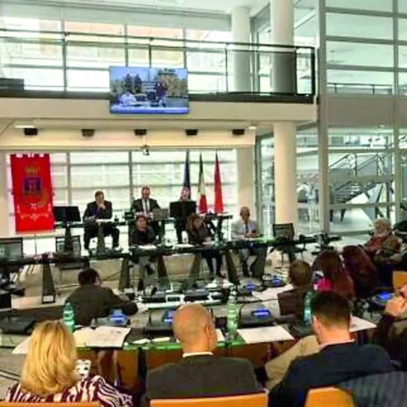 Forze armate, il consiglio comunale boccia la mozione dell’opposizione