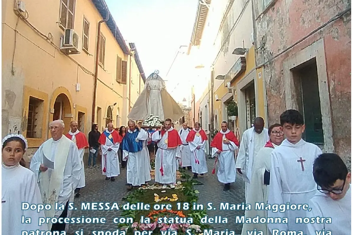 Oggi l’infiorata dedicata alla Madonna della parrocchia Santa Maria Maggiore