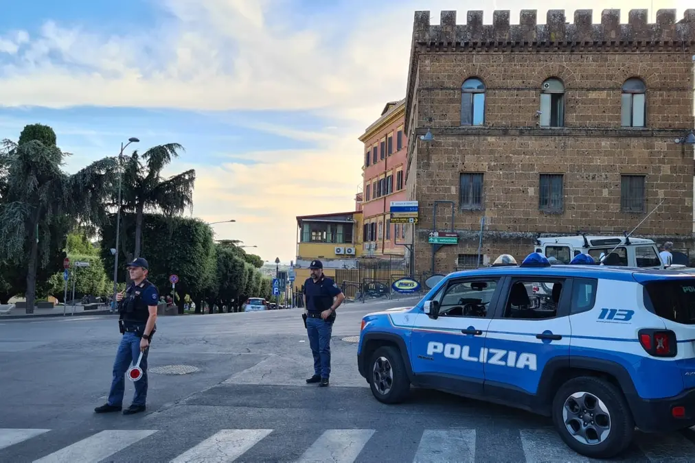 Minacciata dall’ex: la polizia gli trova fucile e munizioni dopo la perquisizione