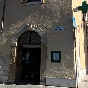 Si trasferisce la farmacia Calamatta