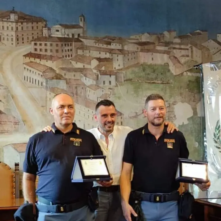 Encomio pubblico per i due agenti di polizia stradale Gianluca Napoli di Allumiere e Giuseppe Varone di S. Marinella