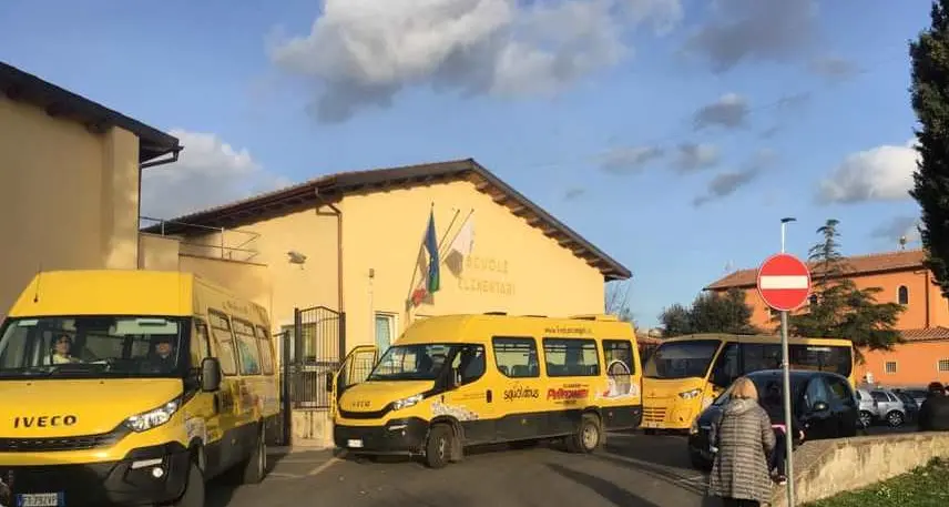 «La scuola cade a pezzi: si intervenga»