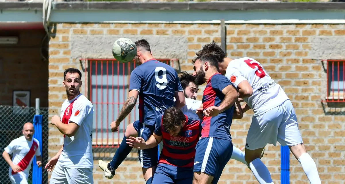 Tolfa con l’elmetto per il match contro l’Atletico Cimina