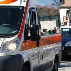 Va in cerca di funghi, cade e si ferisce