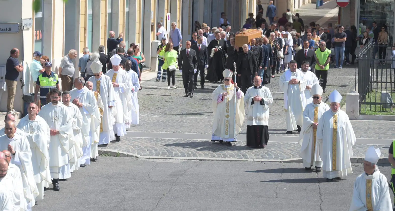 Corteo funebre per Monsignor Luigi Marrucci, vescovo emerito della Diocesi di Civitavecchia e Tarquinia
