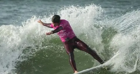 “Mamme Avventura” al Banzai di Santa Marinella per promuovere la disciplina del surf tra i giovani