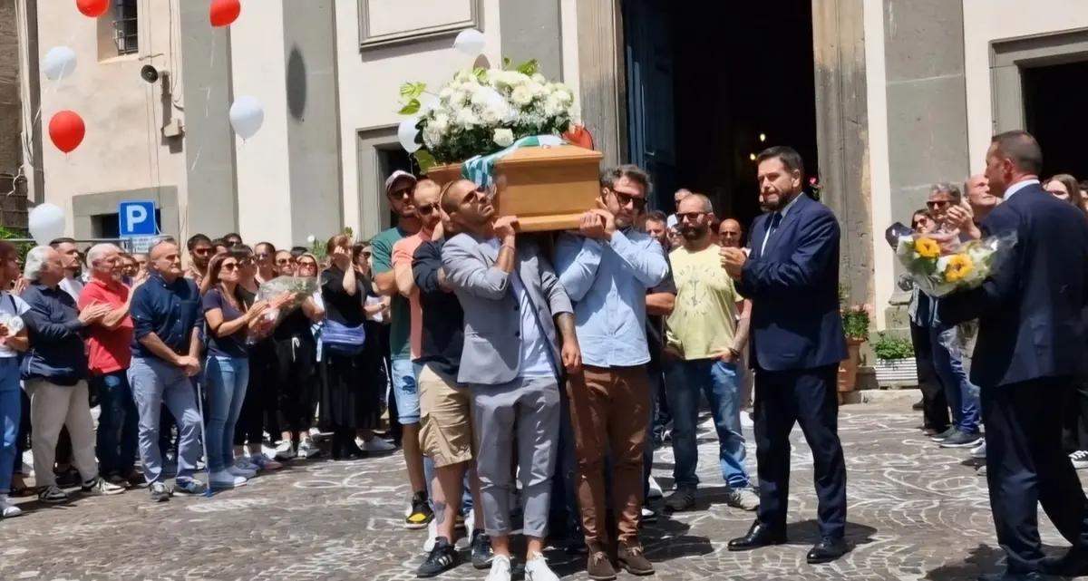 Commozione per l’addio a Giorgio Calcagni «Se ne è andato un fratello»