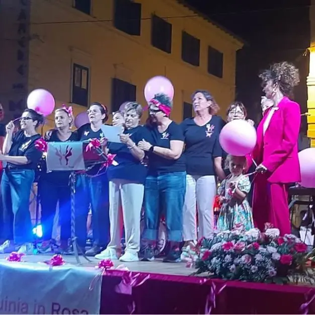 Tarquinia in rosa, in tanti in piazza per la prevenzione