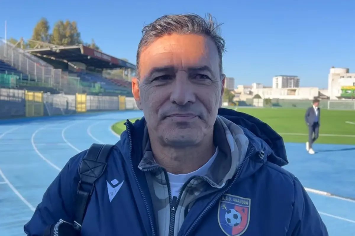 L\\'allenatore dei rossoblu Daniele Scarfini