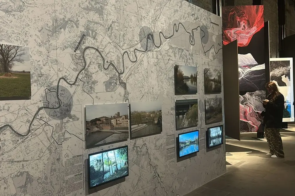 Il focus sul ruolo centrale del fiume Tevere come motore di rigenerazione ecologica e sociale, presentato dal \"Laboratorio Roma050-Il Futuro di una metropoli mondo\" alla 19ma Mostra Internazionale di architettura della Biennale di Venezia intitolata ?Intelligens. Naturale. Artificiale. Collettiva.? a cura di Carlo Ratti, aperta al pubblico dal 10 maggio al 23 novembre 2025. , Agenzia Nova
