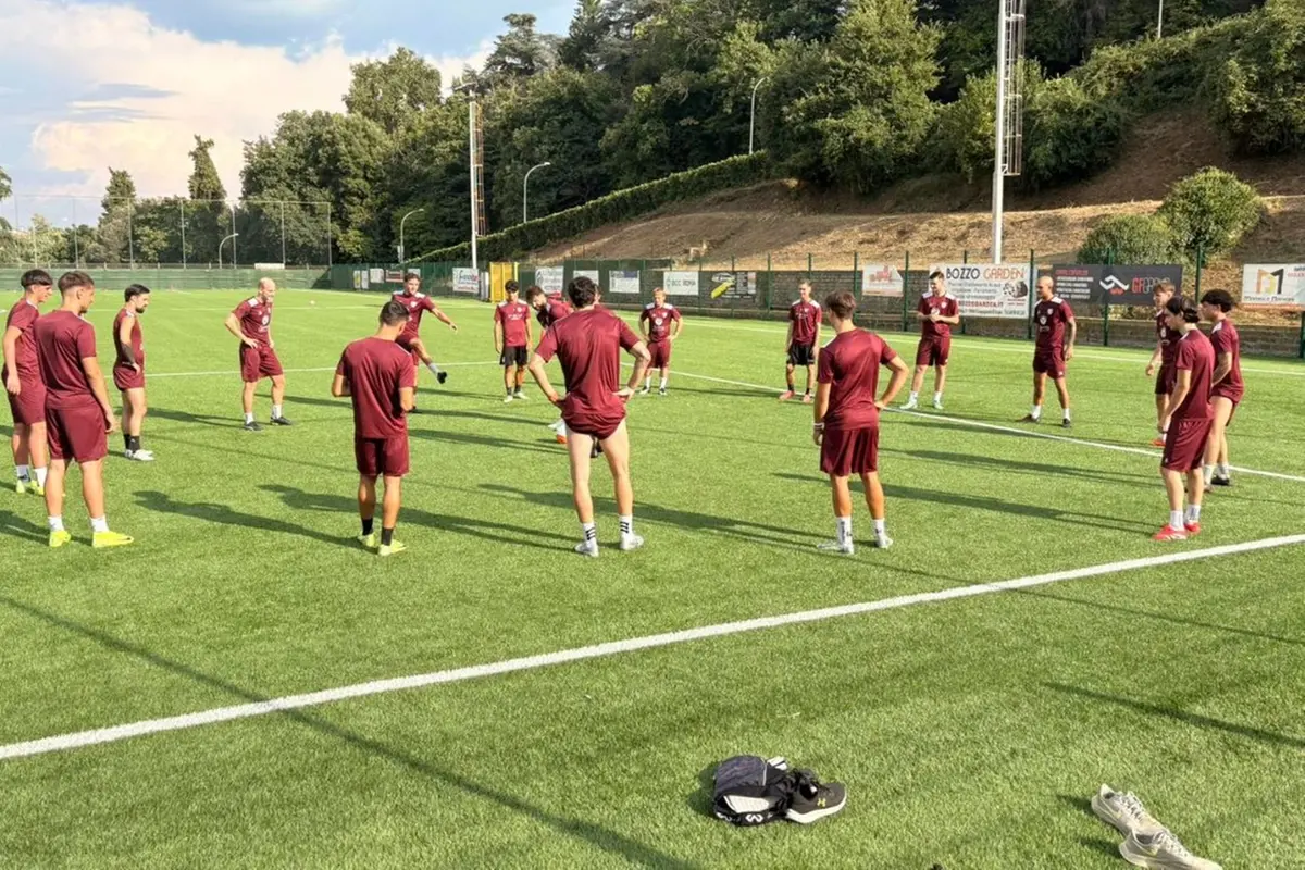 I giocatori dell\\u2019Atletico Capranica durante una seduta di allenamento