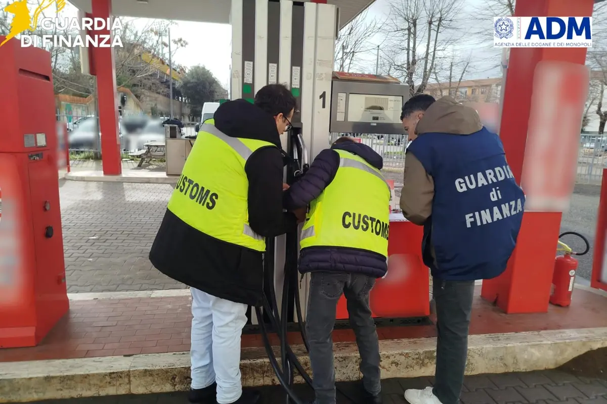 Viterbo: posti i sigilli a due distributori di carburante
