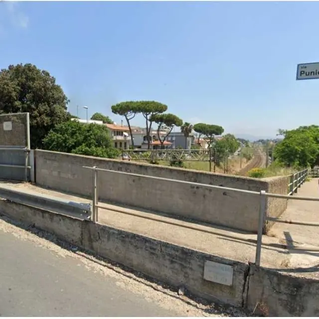 Lavori in corso sulla passerella del cavalcavia di via Punico