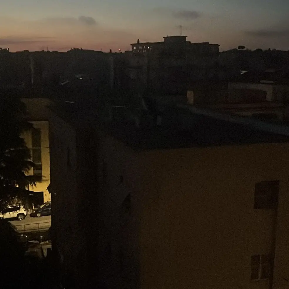 Continuano i black out: serata al buio in molti quartieri
