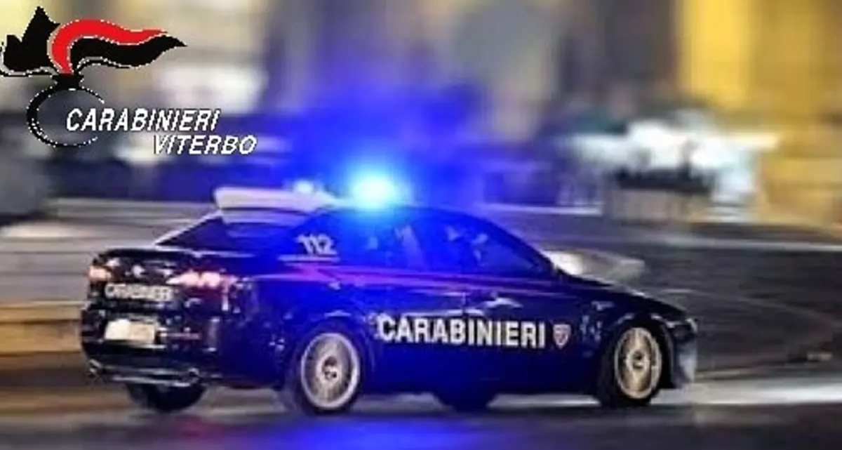 Tenta di sfuggire a un controllo, si scontra con la pattuglia dei carabinieri