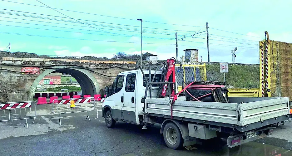 Tecnici RFI al lavoro giorno e notte: traffico ferroviario e viabilità ancora in sofferenza