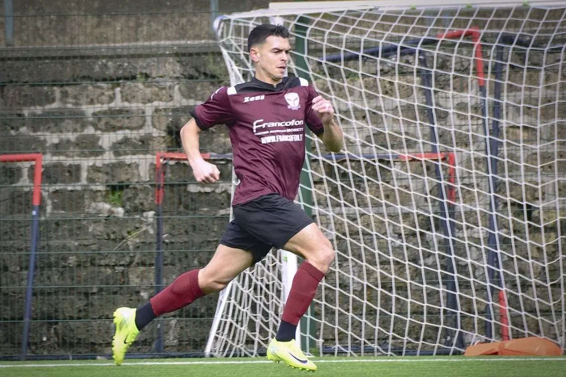 L\\u2019esterno Petroselli dell\\u2019Atletico Capranica (Foto Marcello Pallini)