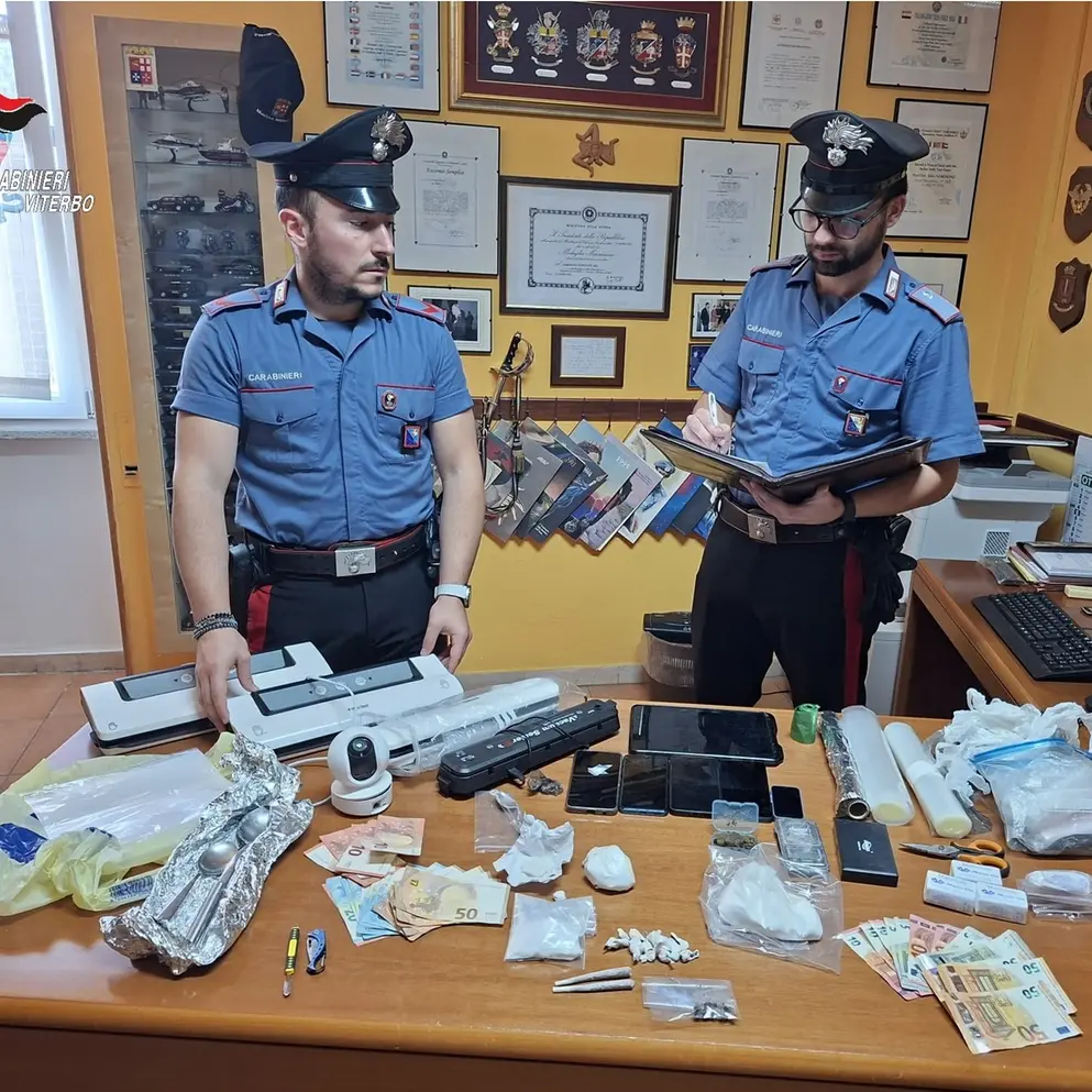 Canino: è ai domiciliari ma ha un supermarket della droga in casa