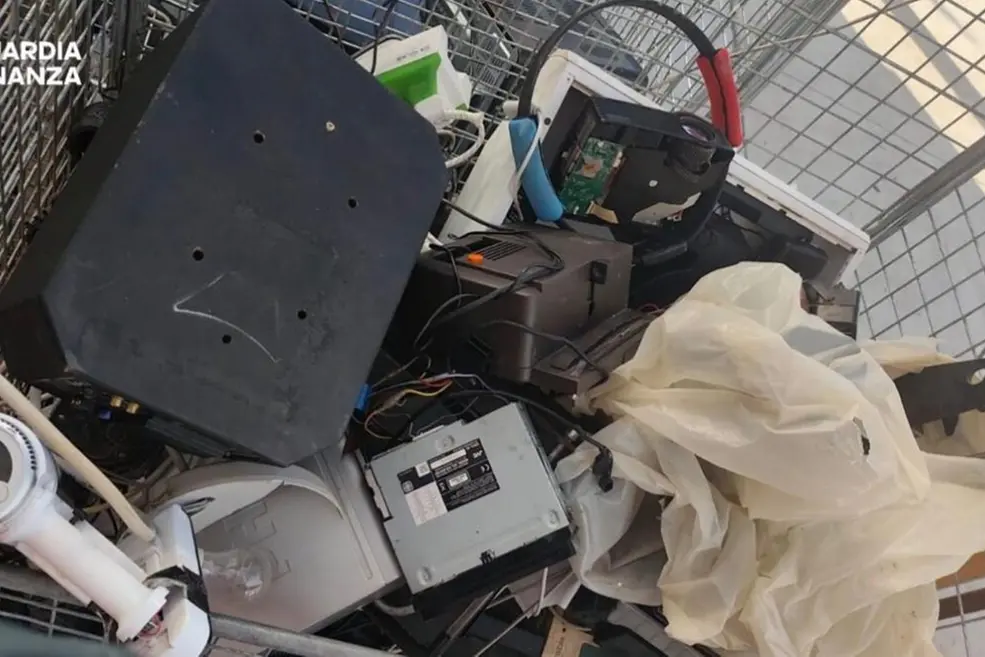 Trasportava rifiuti illegalmente: denunciato