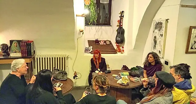 Libri che continuano a viaggiare: un successo il primo swap party della Casa delle arti