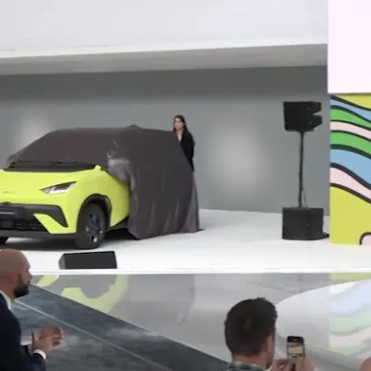 Auto elettriche, BYD sfida il mercato europeo con la compatta low cost Dolphin Surf
