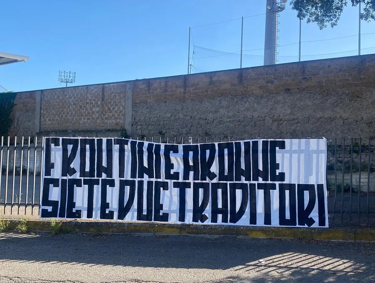 Lo striscione al “Rocchi”