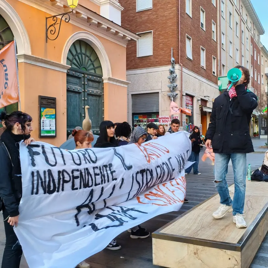 Studenti in piazza per il Guglielmotti