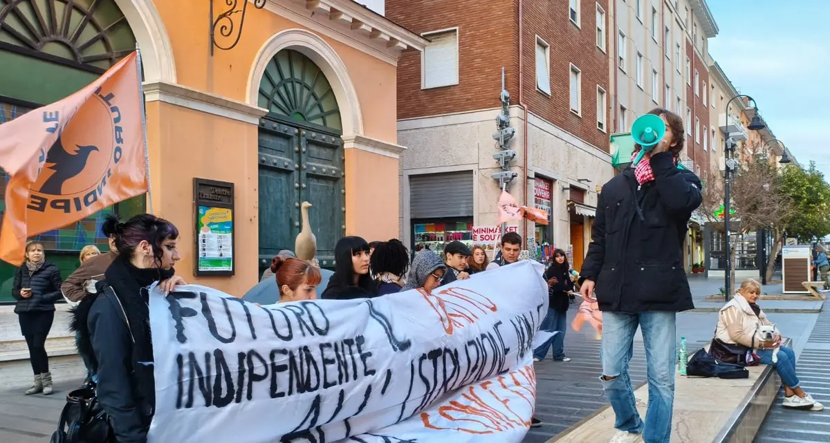 Studenti in piazza per il Guglielmotti