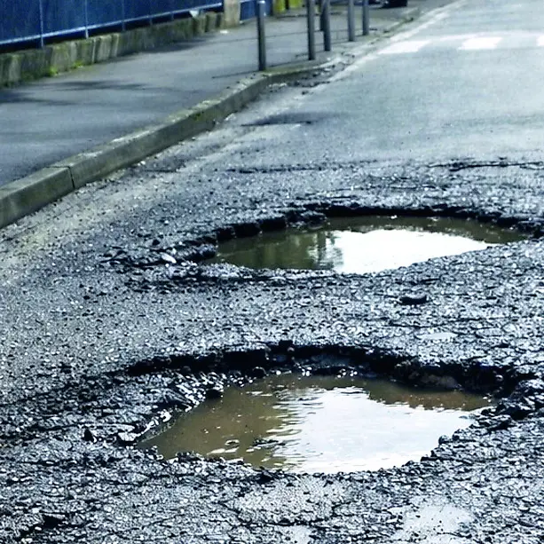 «Natale a Fiumicino tra strade disastrate e allagamenti. La città merita sicurezza»