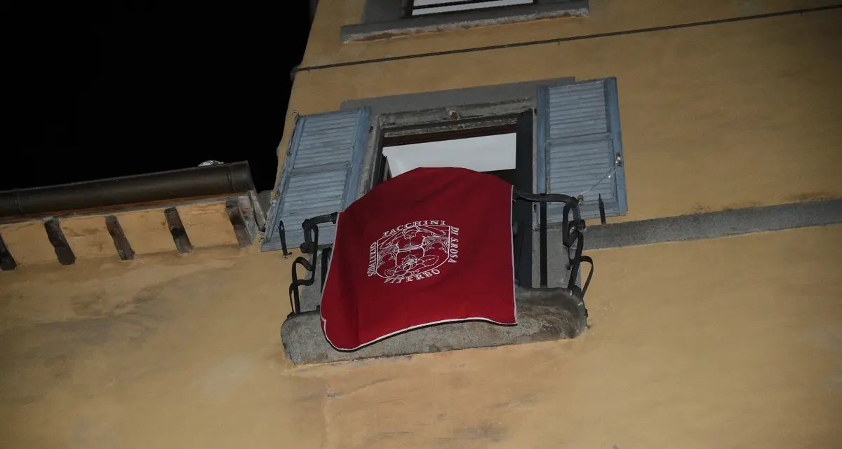 Viterbo: in via del Corso crolla parte di intonaco di un balcone