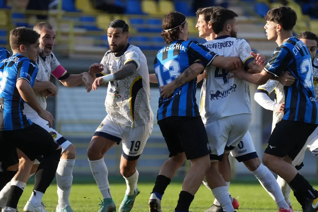 Una concitata fase del derby
