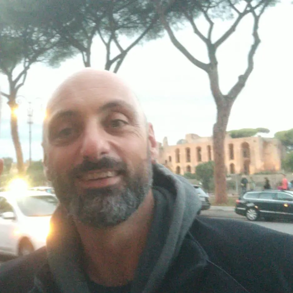 Un omaggio a Giuliano Falcioni, la cerimonia durante la gara di basket