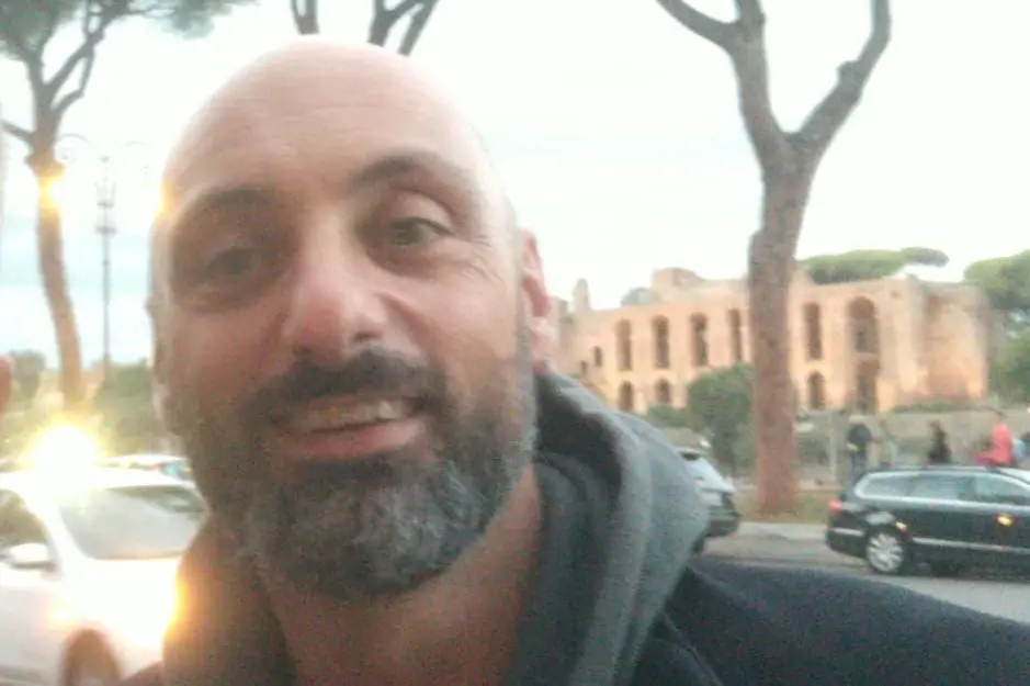 Un omaggio a Giuliano Falcioni, la cerimonia durante la gara di basket