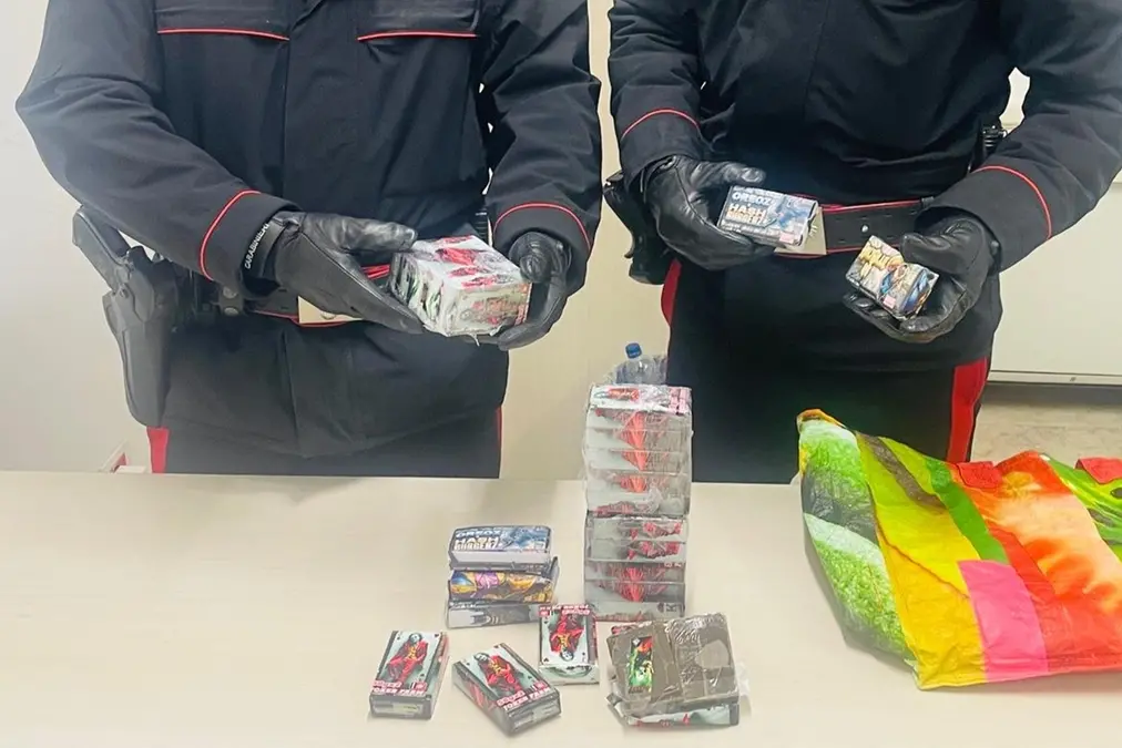 Giovane fermato in auto con 2,5 kg di hashish: arrestato