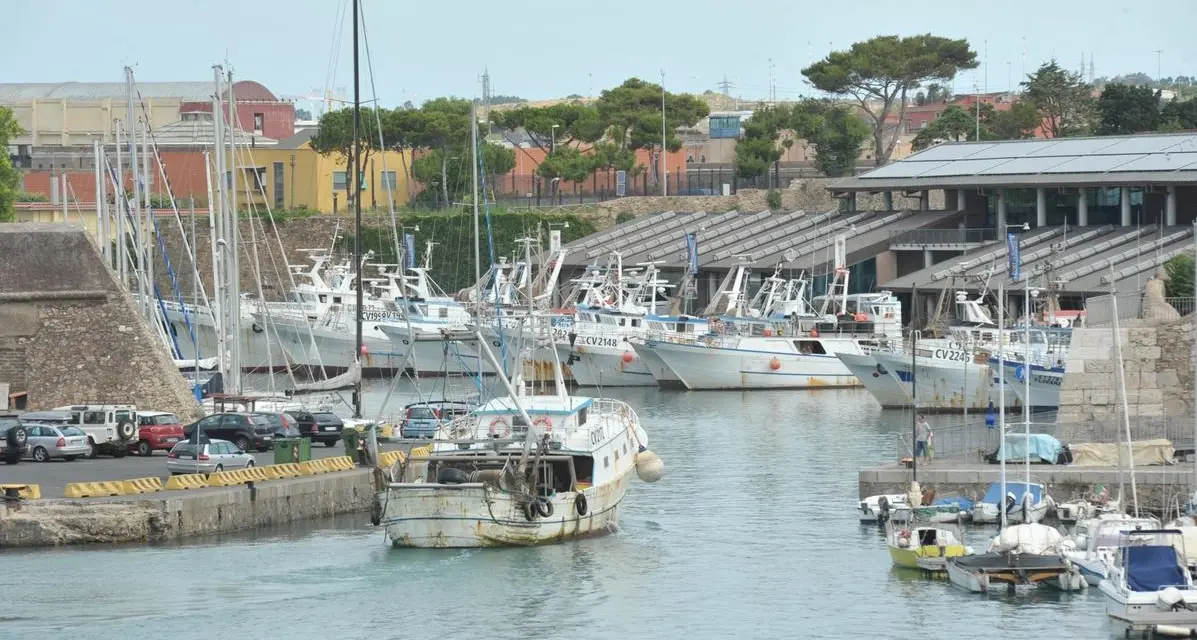 Civitavecchia, accordo tra Comune e pescatori: pesce fresco all’asta per i ristoratori locali