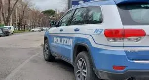 Furgone si ribalta, traffico in tilt