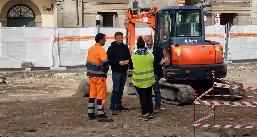 Cunicolo in piazza del Comune, “indaga” la Soprintendenza