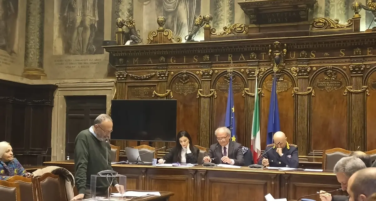 Mozziconi in terra, panni stesi: a Viterbo multe fino a 150 euro