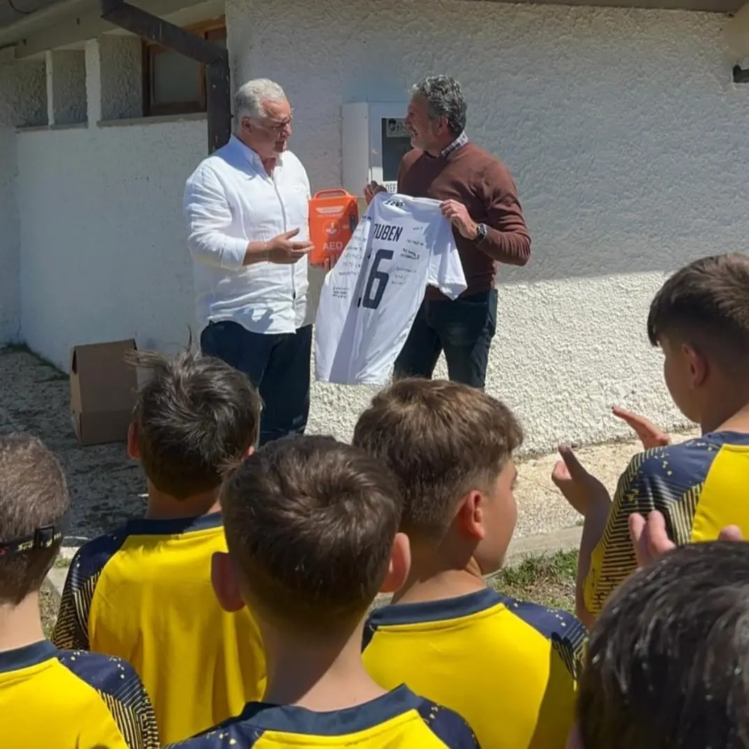 L’associazione “Ruben Ciarlanti” ha consegnato un defibrillatore al Calcio Tuscia