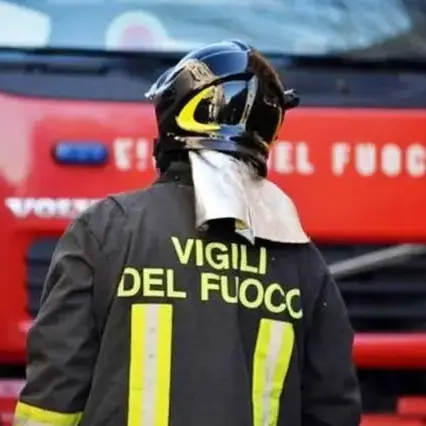 Incendio in appartamento, anziana in ospedale
