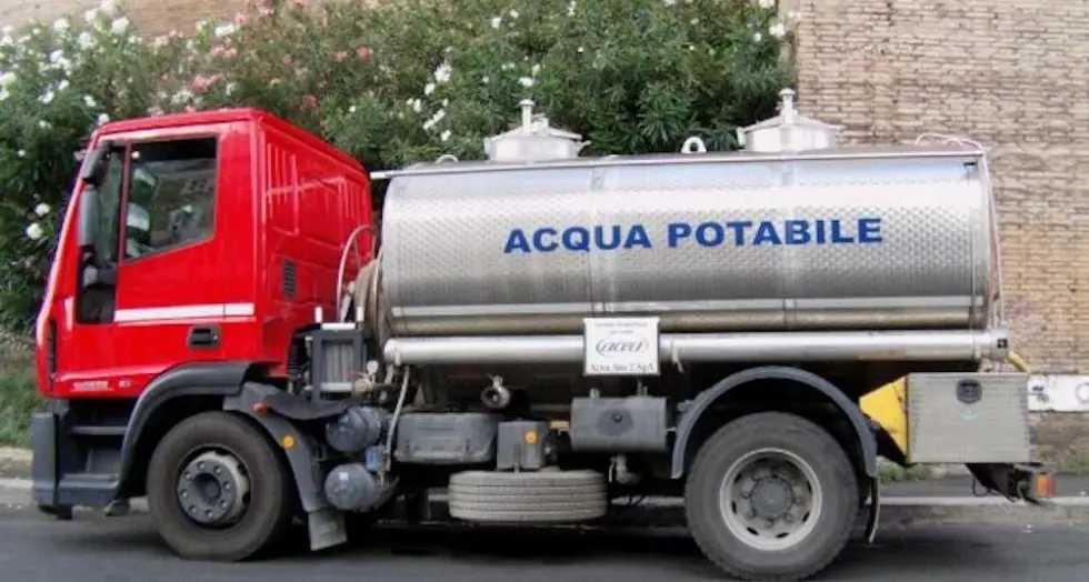 Acqua non potabile, arrivano le autobotti di Talete