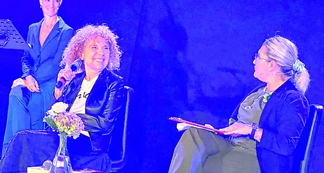 Lucia Esposito trionfa al Premio Letterario “Femminile, Plurale” 2025