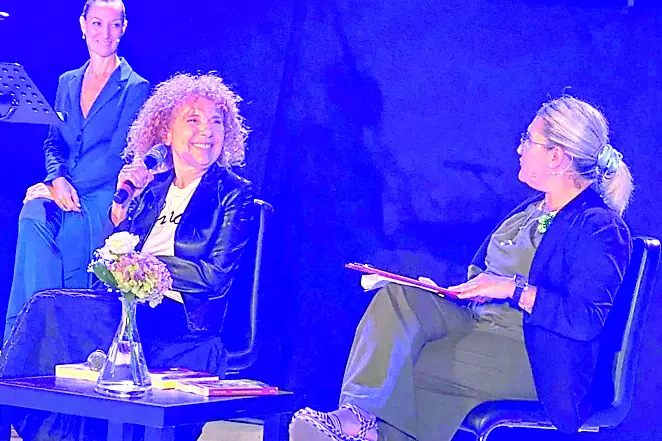 Lucia Esposito trionfa al Premio Letterario “Femminile, Plurale” 2025