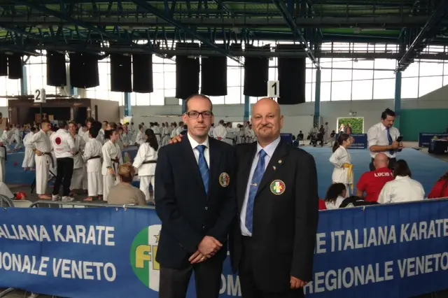 <p>Il maestro Pucci in compagnia del presidente Fik Mosco</p>\\n