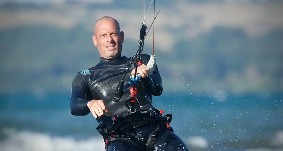 Kitesurfer ferito da un elicottero, ufficiale condannato dopo 8 anni