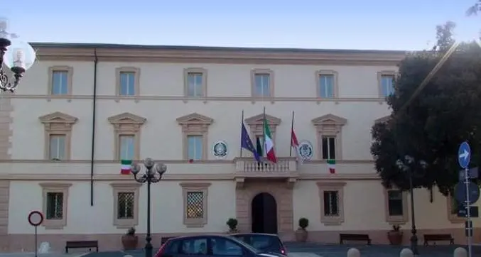 Presunta incompatibilità: «La sindaca riferisca sul caso del dirigente»
