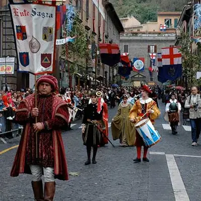 La sagra delle castagne conquista i visitatori e sbarca su Canale 5