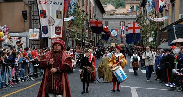 La sagra delle castagne conquista i visitatori e sbarca su Canale 5