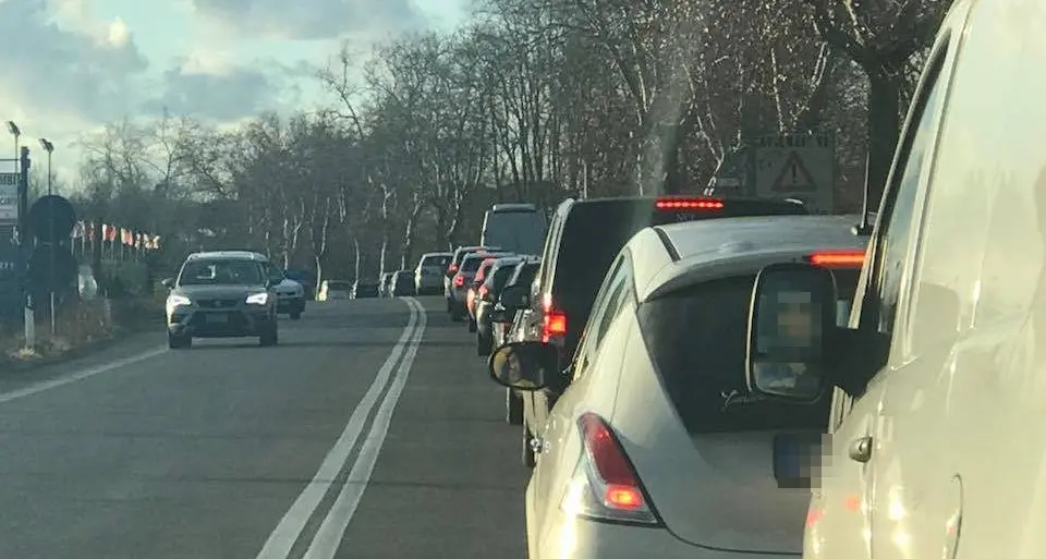 Arriva il caldo, si accende la polemica